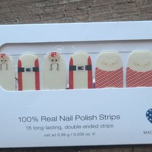 Bring your sleigh game color street nail strip set